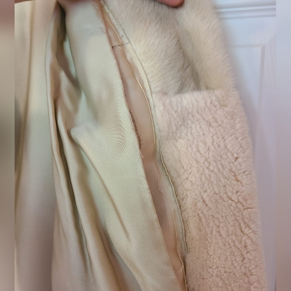 Vtg Holt Renfrew Cream Fur Coat 🤍🌴 - Picture 13 of 14